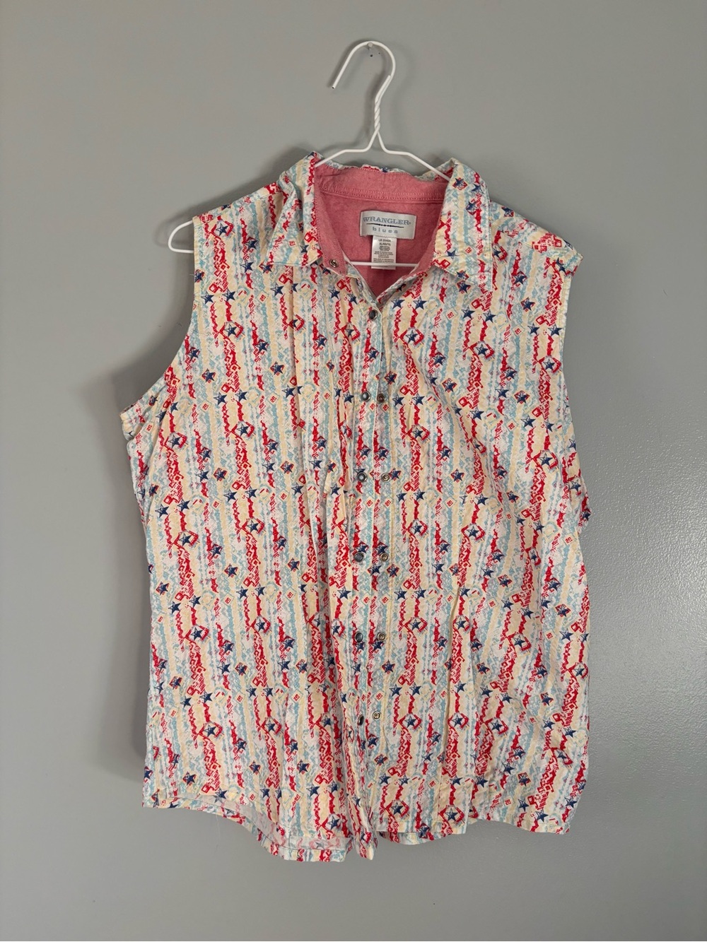 Wrangler Blues Womens XL Sleeveless Collared Snap Front Top. Multicolor Stars